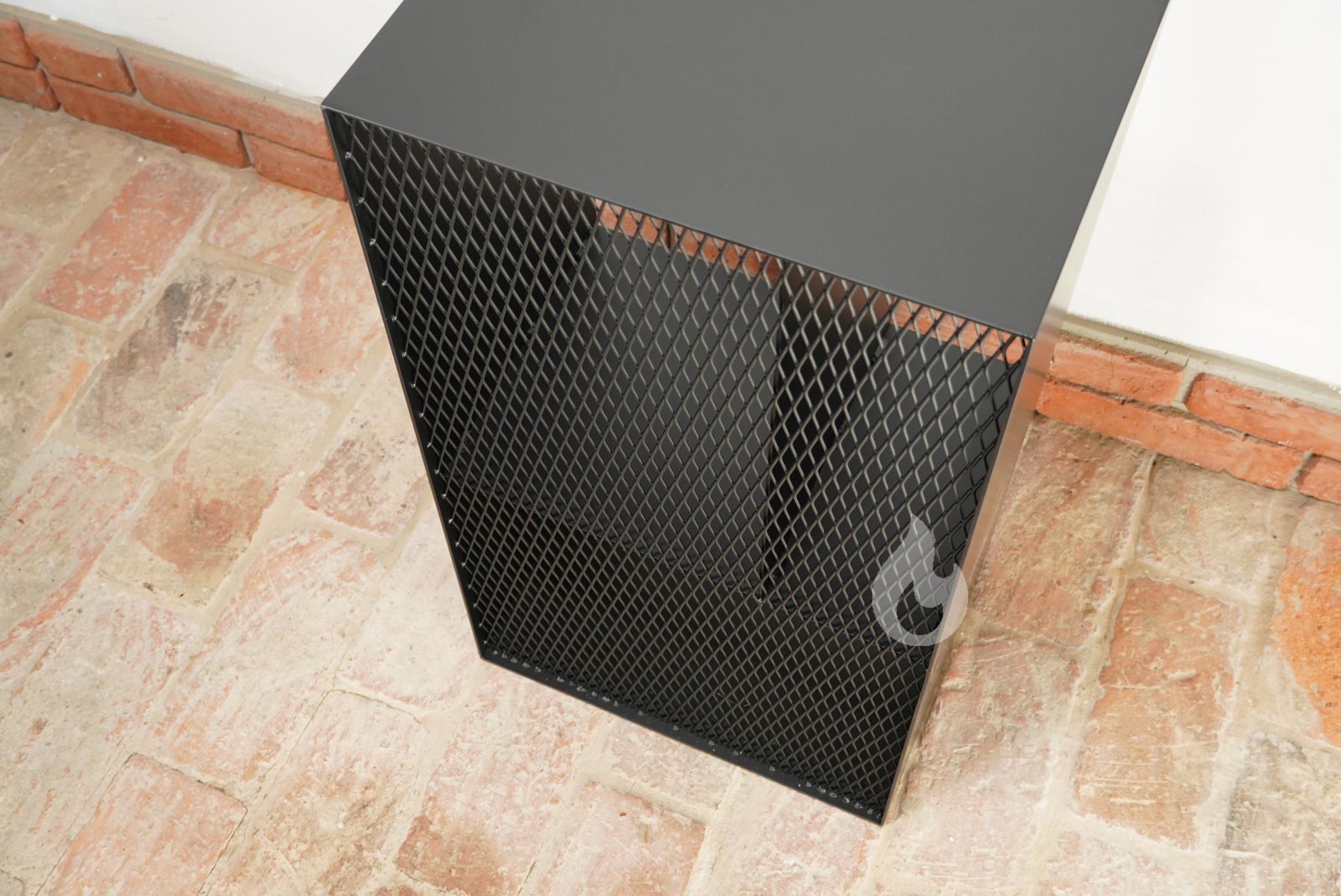 BRAVER Stojan na dřevo ke krbu 3-WIN Library PRO 80x45x33cm, záda s tahokovem, černý