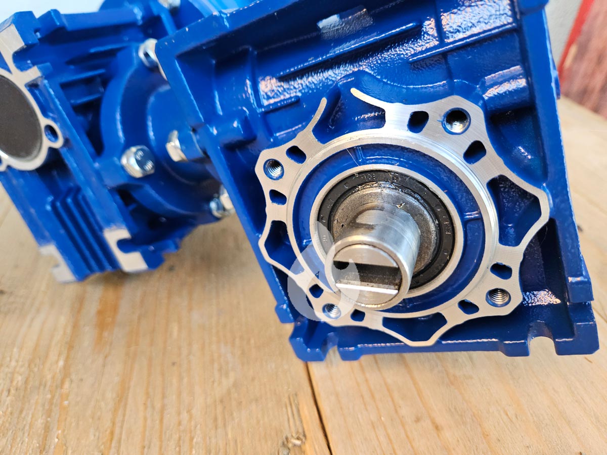 Braver Hřídelka, unášeč jehly G55 k motoru 120, 180W MR40, pr. 18mm, 80/100mm