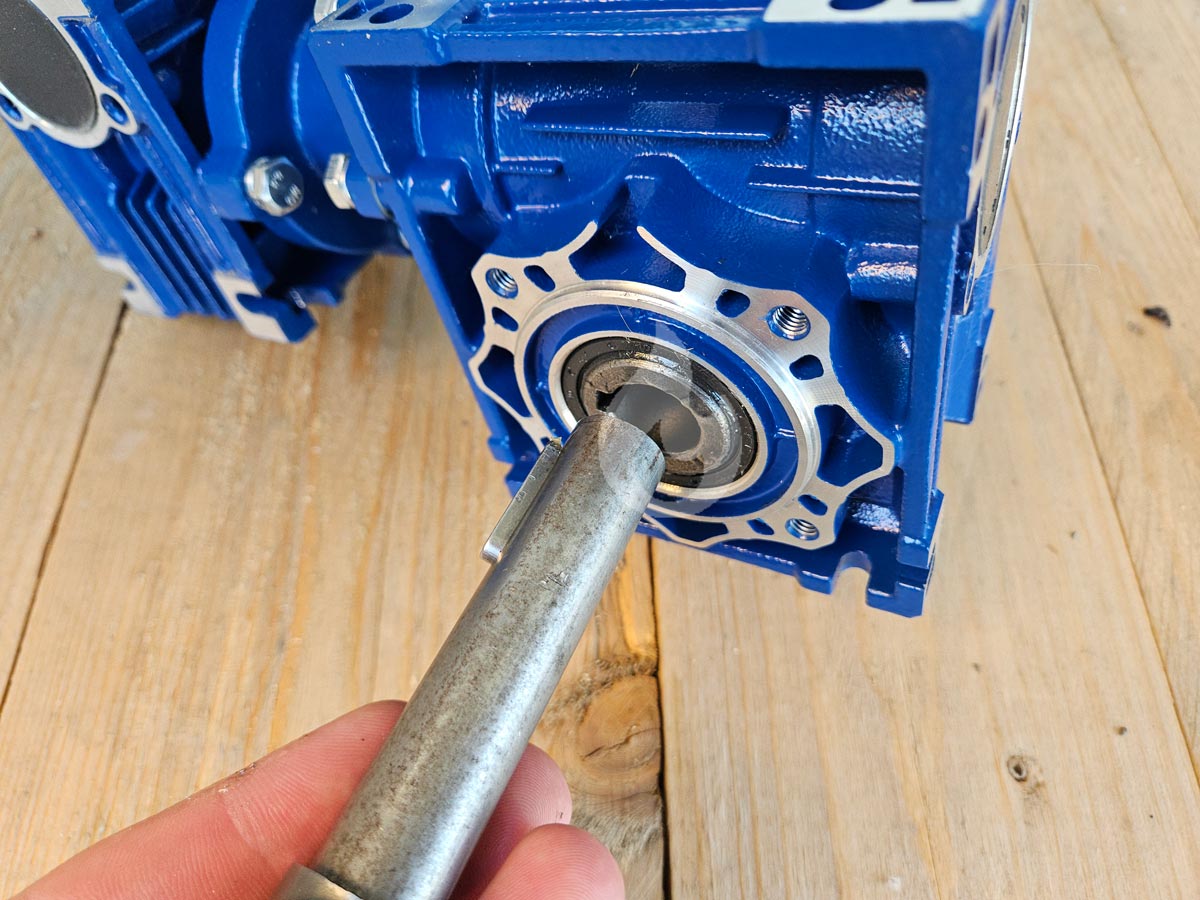 Braver Hřídelka, unášeč jehly G55 k motoru 120, 180W MR40, pr. 18mm, 80/100mm