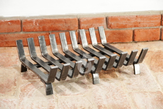 Železný rošt do topeniště krbu Braver 47x38 cm Solid 3010, ocelový 6 nožek, masivní