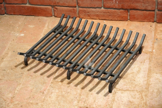 Rošt do krbu Braver G3 50x42 cm, ocelový, 6 nožek, 12x12 mm