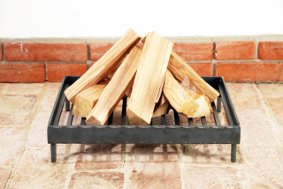 Braver rošt do krbu Barrier V12-6, 51x45x11 cm, topeniště na nožkách, zdobená zábrana